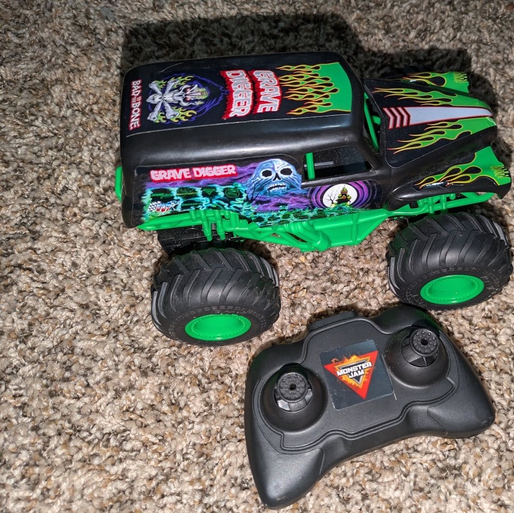 Grave Digger Remote Control Truck - Green and Black